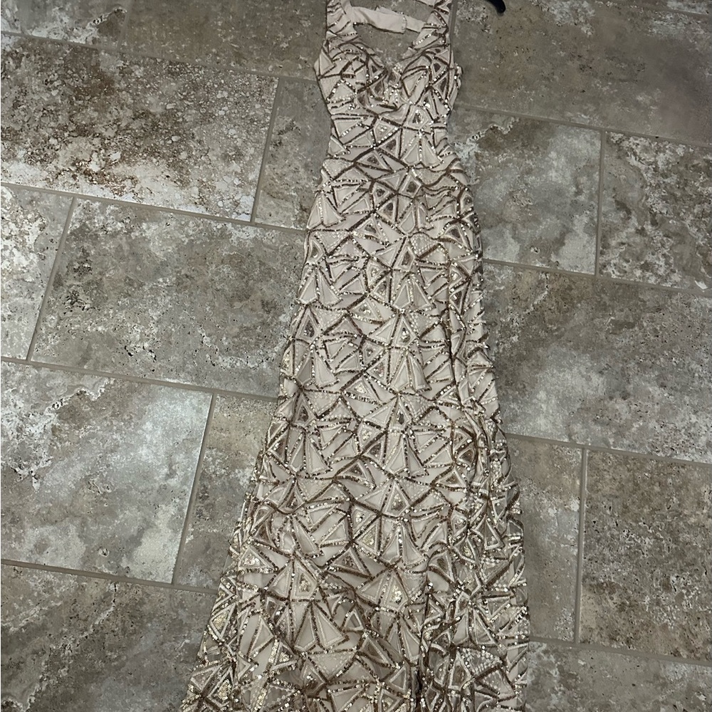 Elegant Gold and Beige Geometric Patterned Prom Dress